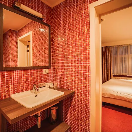Louisa Hotel 3*